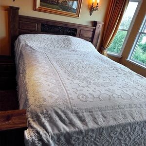 Vintage Fieldcrest Chenille Hobnail Bedspread Fringe Edges Edge Off White Cream